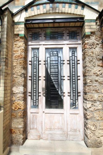 reproduction isolante de porte ancienne