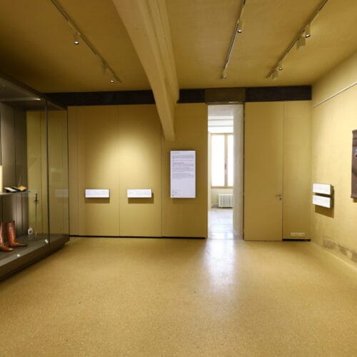 Hôtel des invalides, musée de la guerre, portes coupe-feu, fenêtres intérieures et agencements divers
