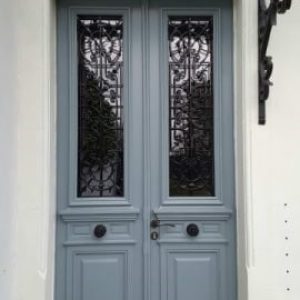 Reproduction isolante de porte ancienne