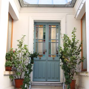 Reproduction isolante de porte ancienne