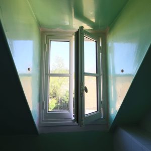 menuiseries avec vitraux contraintes techniques