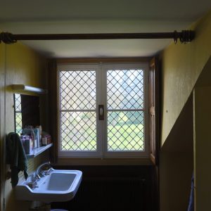 menuiseries avec vitraux contraintes techniques