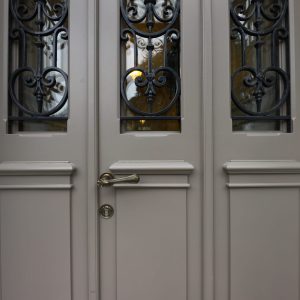 porte d'entrée avec modifications architecturales