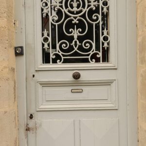 Reproduction isolante de porte avec modification de l'imposte