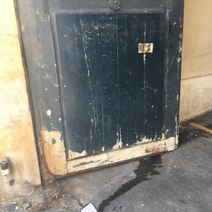 Restauration lourde d'une porte cochère