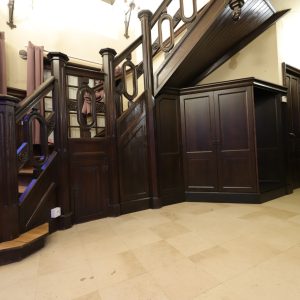 Placard dressing sous escalier