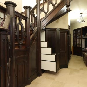 Placard dressing sous escalier