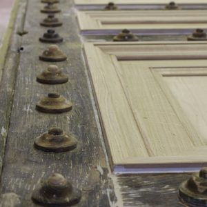 Restauration de porte d'église