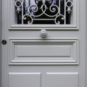 Reproduction isolante de porte avec modification de l'imposte