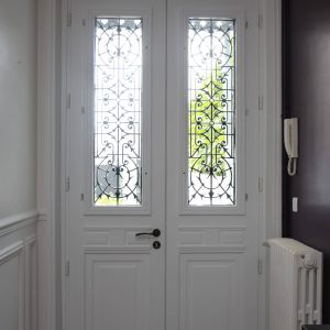 Reproduction isolante de porte ancienne